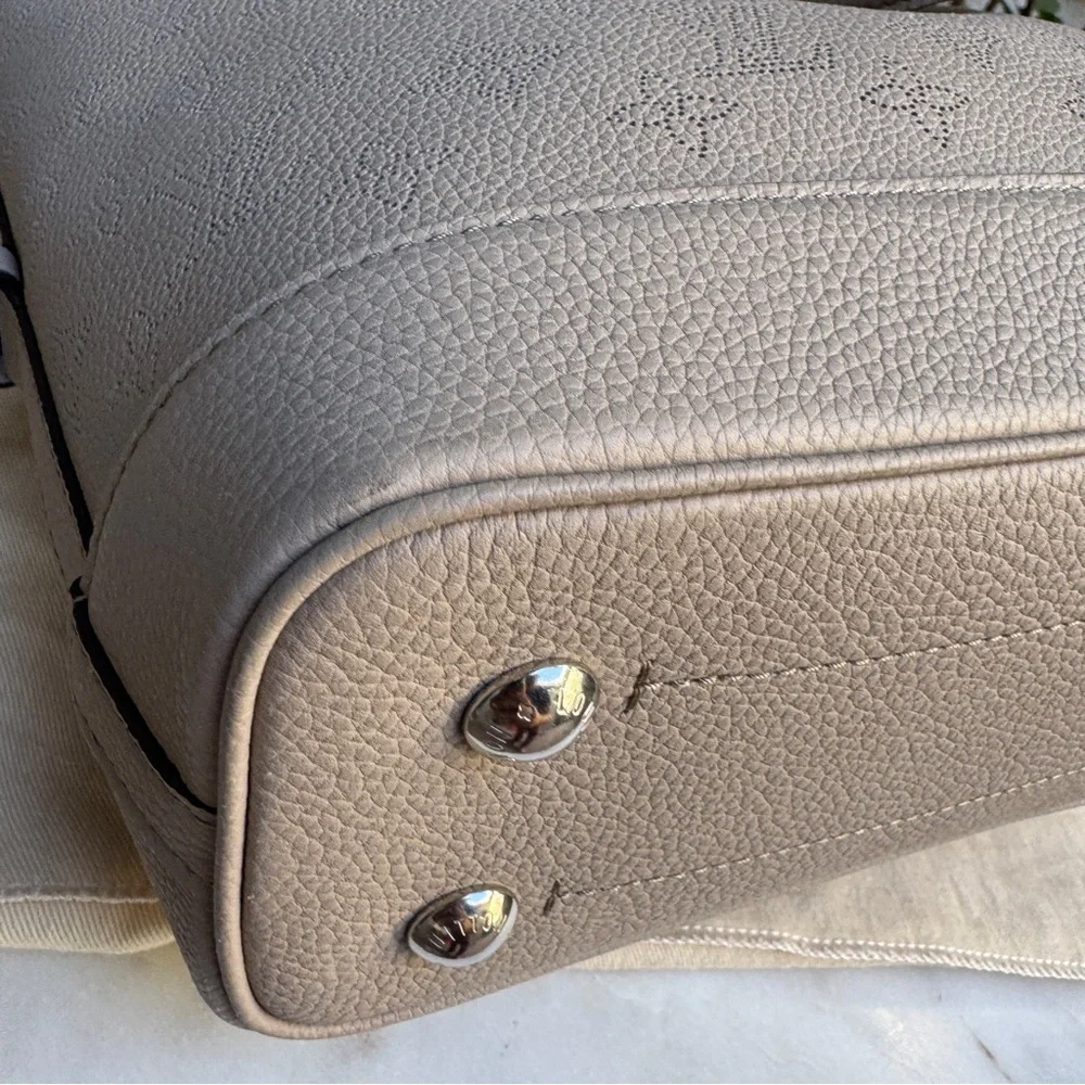 Louis Vuitton Mahina Leather Flore Bucket Shoulder Bag